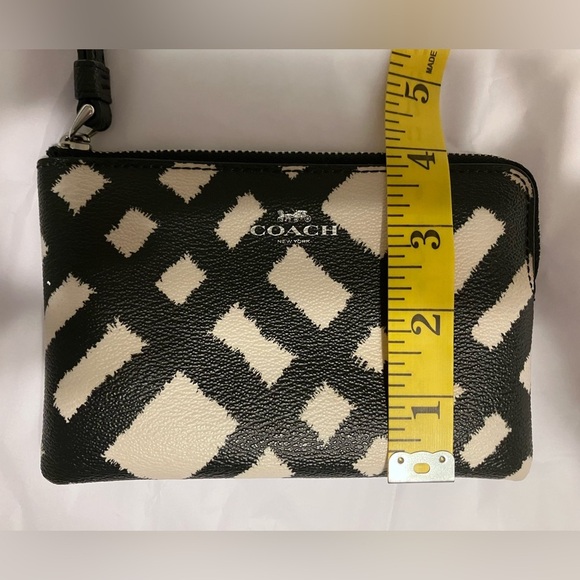 Coach Monochrome Patterned Wristlet - Picture 9 of 10